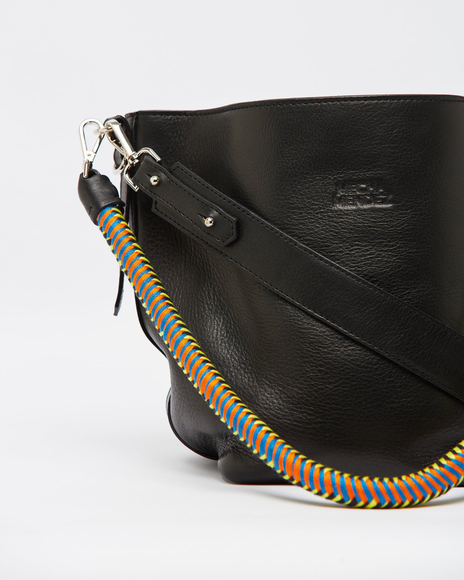 Bucket Classic - Black Amazonica