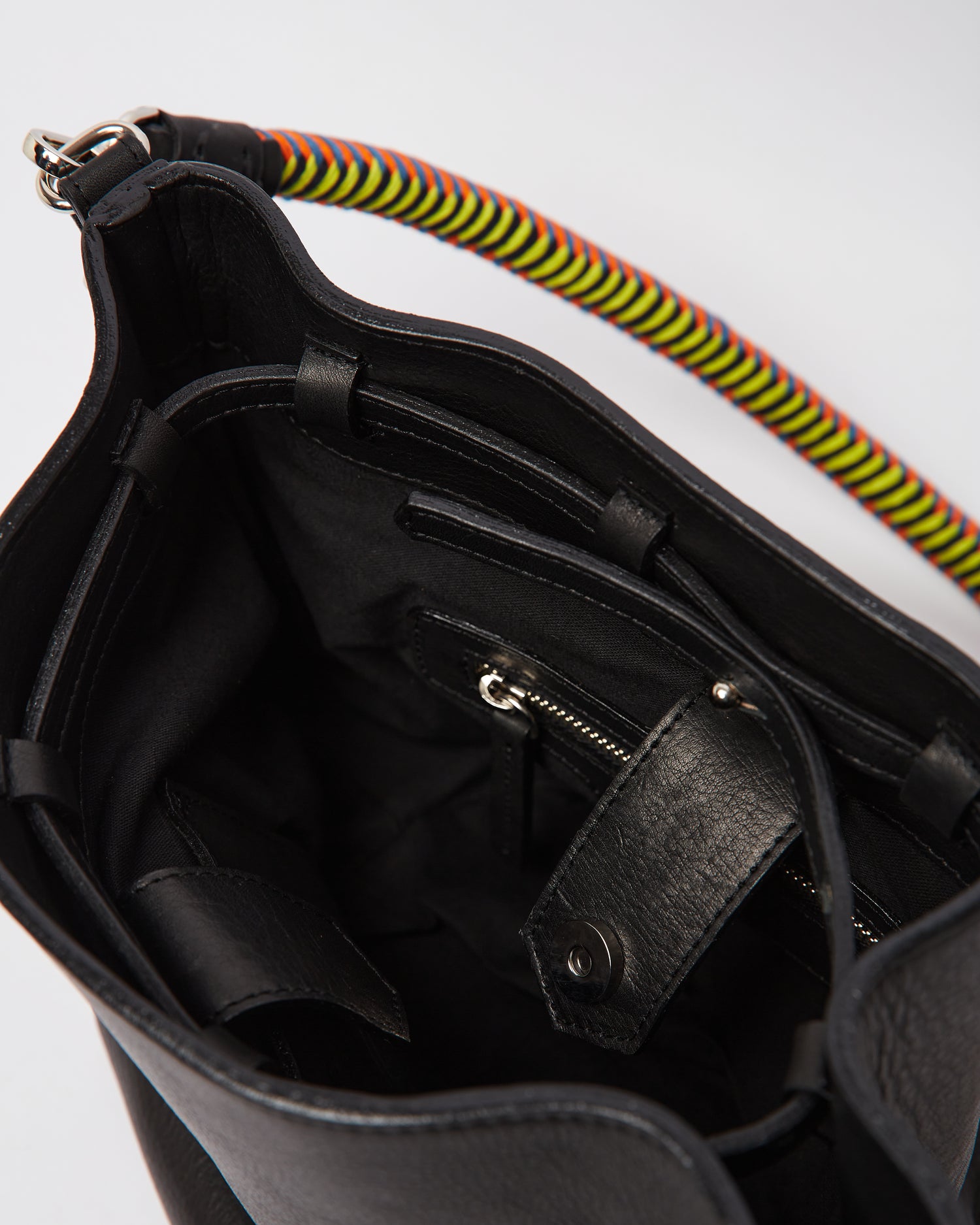 Bucket Classic - Black Amazonica