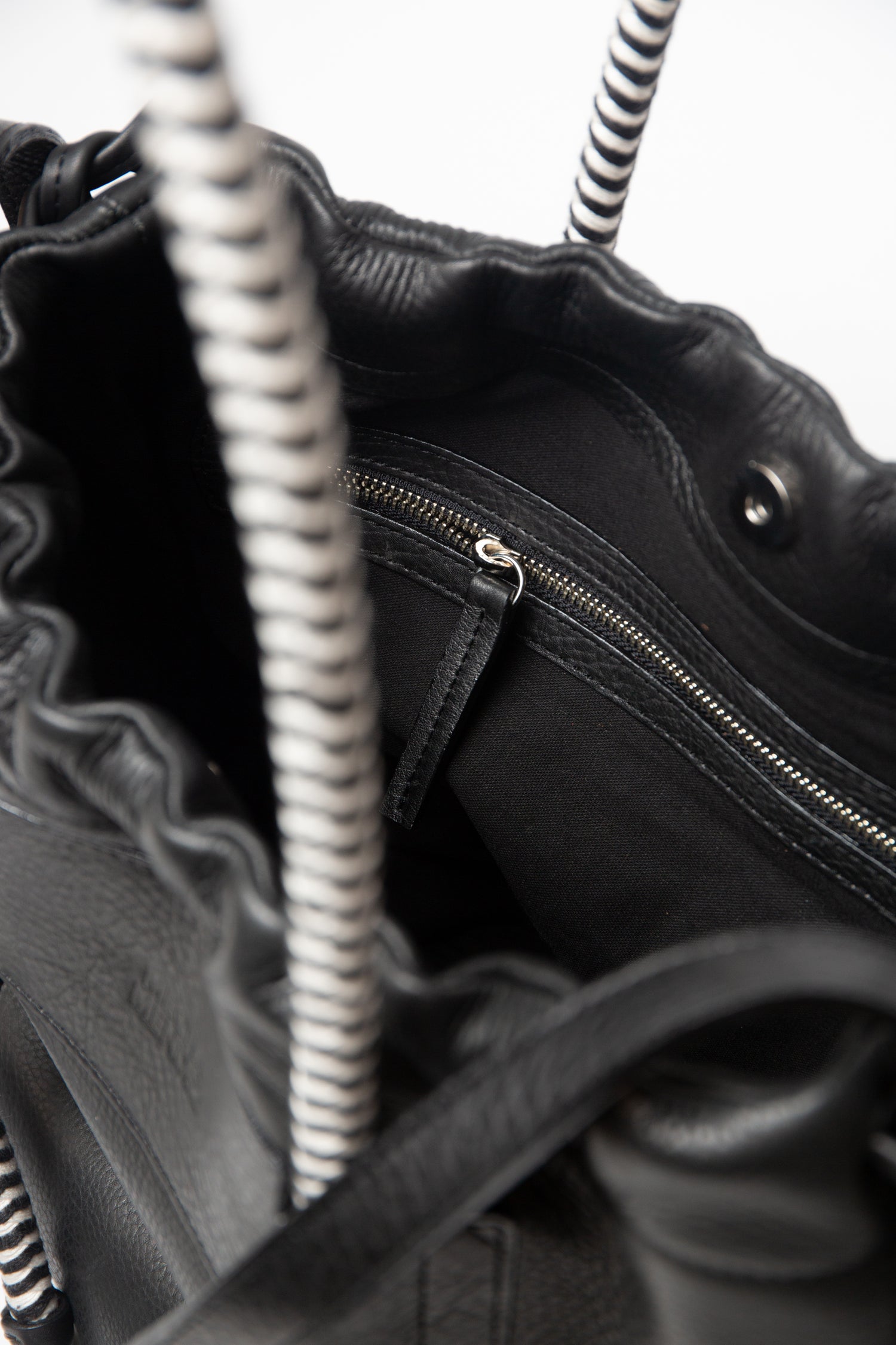 Irupe Large Leather Bag - Black Bataraza