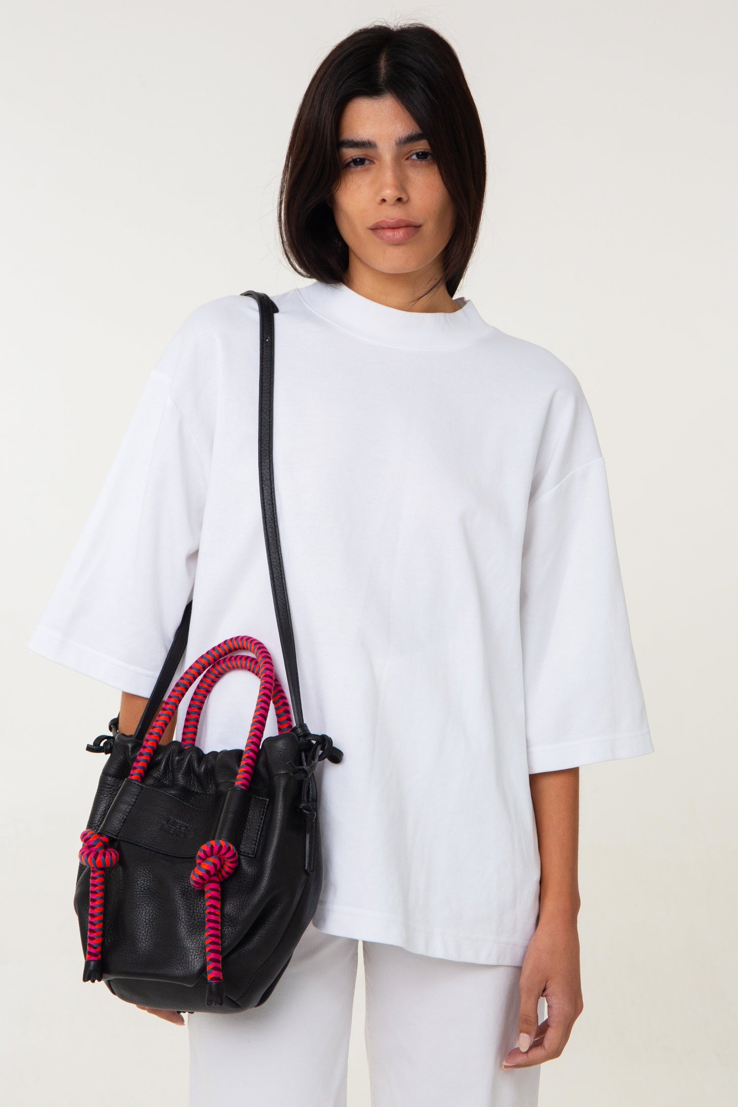 Irupe Medium Leather Bag - Black Hypnotic