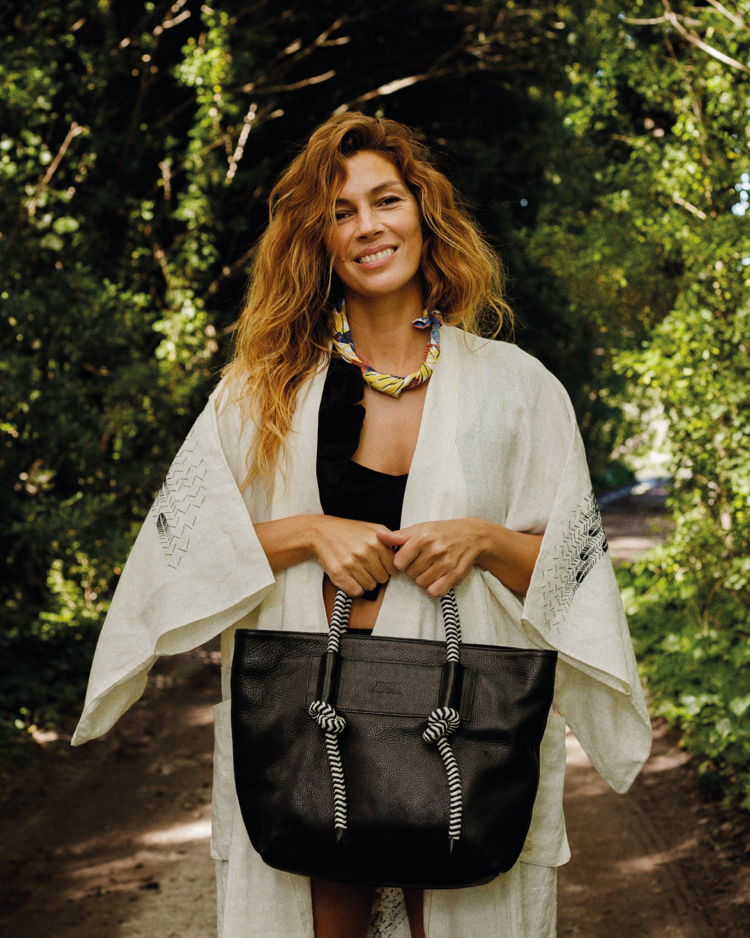 Mecha Leather Tote Bag - Black Bataraza